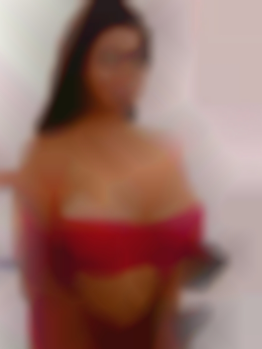 A guy that enjoys nude bi girls play in Lewisburg Tennessee.